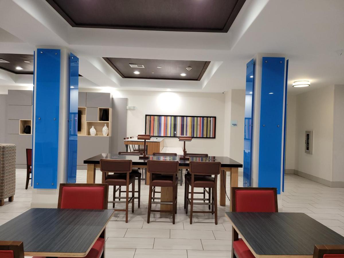 南维多尔智选假日套房酒店 Vidor 外观 照片
