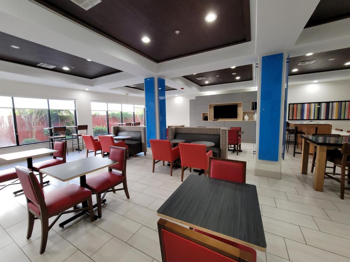 南维多尔智选假日套房酒店 Vidor 外观 照片